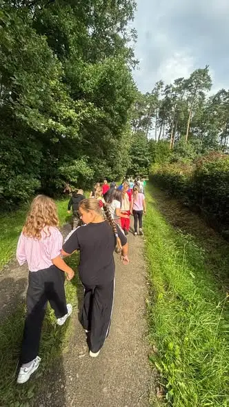 Uczniowie z Prusic i Skokowej odkrywali leśne tajemnice w Nadleśnictwie Jary
