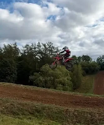 Wojtek Rok na podium – II miejsce w motocrossowych zawodach w Czechach