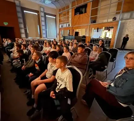 Żmigrodzcy uczniowie klas 1–3 obejrzeli „Roszpunkę” w Zespole Placówek Kultury