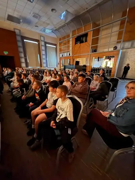 Żmigrodzcy uczniowie klas 1–3 obejrzeli „Roszpunkę” w Zespole Placówek Kultury