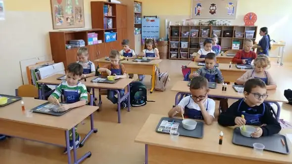 Dzień Chłopaka w klasie 1b: warsztaty chemiczne i kolorowe slime’y