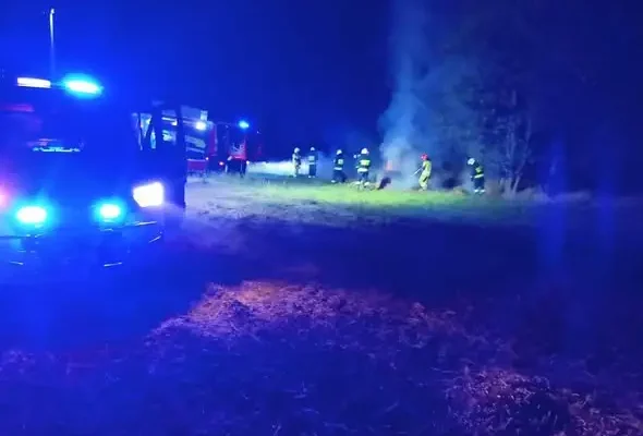 Pożar bali siana i traw w Starym Żmigrodzie – akcja strażaków