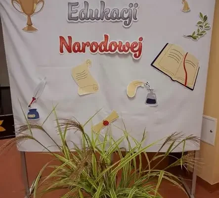 Dzień Edukacji Narodowej w szkole – uczniowie klasy III d przygotowali wyjątkowy apel