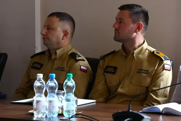 Bezpieczeństwo w szkołach powiatu trzebnickiego – spotkanie o zagrożeniach terrorystycznych