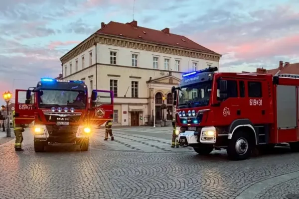 Pożar pokrycia dachu w Złotoryi – akcja OSP Zagrodno i OSP Prusice