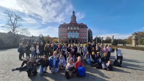 Czwartoklasiści odkrywali historię Zamku Książ podczas wycieczki „Poznaj Dolny Śląsk”