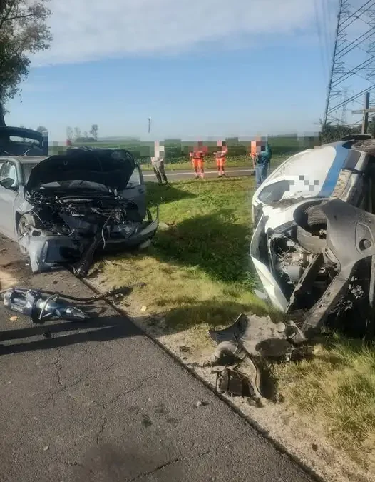 Czołowe zderzenie na DW 364. Dwie osoby poszkodowane