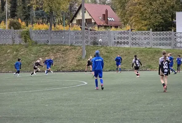 Trampkarze Polonii Trzebnica rozegrali sparing z Baryczą Sułów