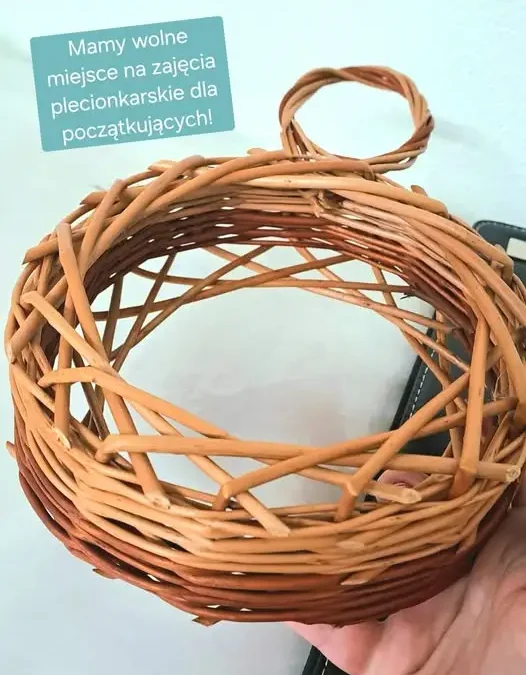 Wolne miejsce na zajęciach plecionkarskich w GOK Zawonia
