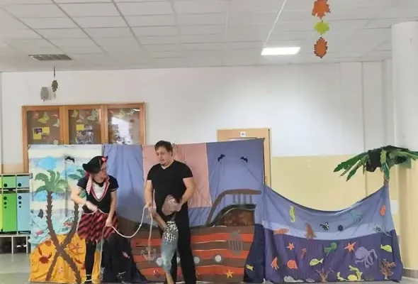 Uczniowie klas 1-3 z Prusic na pokładzie „Ahoj! Przygodo!” – piracka lekcja współpracy